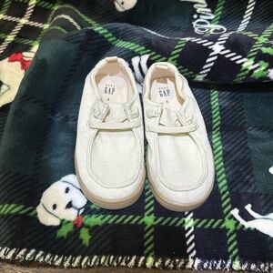 Gap moccasin toddler 8 gently used almost new